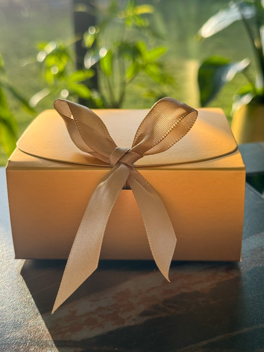 Hediyelik bayram / Eid cadeau gouden doos met strik