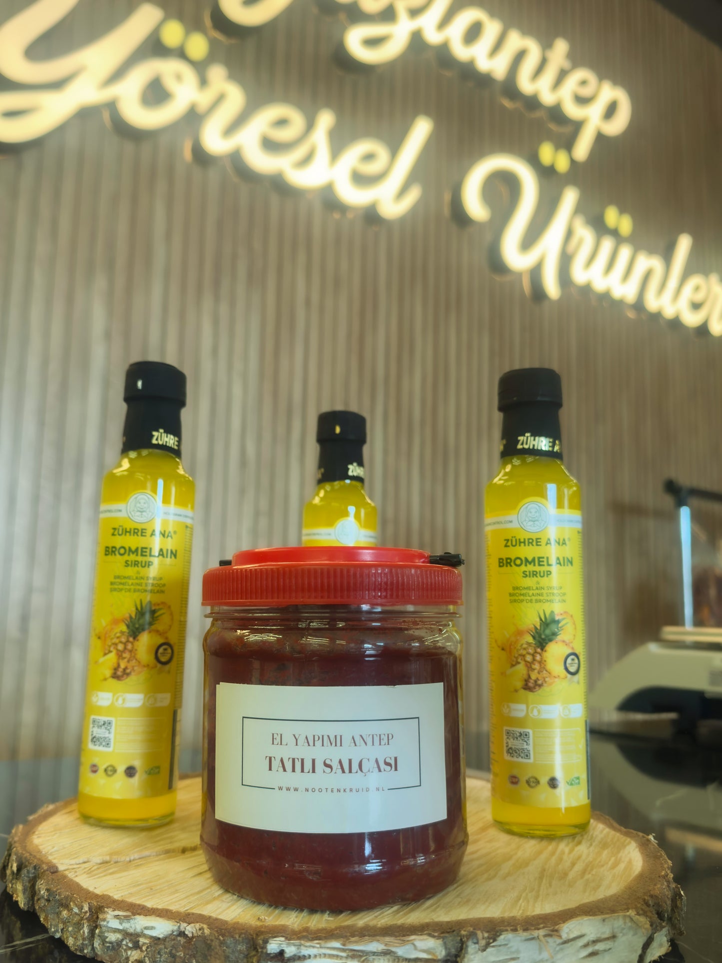 Actie: 3 adet Zühre Ana Bromelain Şurubu alana 1 adet salça hediye